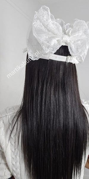 Czapka z daszkiem z koronką biała