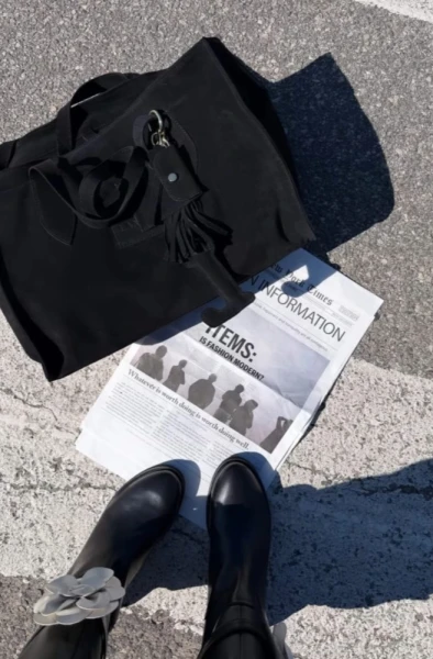 Torba zamszowa shopper czarna LA MILLA